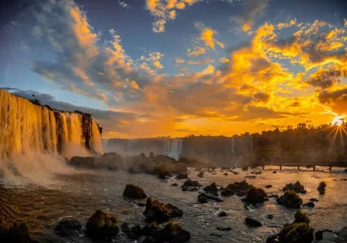 Pôr do Sol nas Cataratas